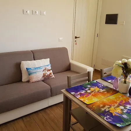 New & Modern 2 Bedroomed Mare באדזי