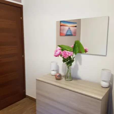 New & Modern 2 Bedroomed Mare * באדזי