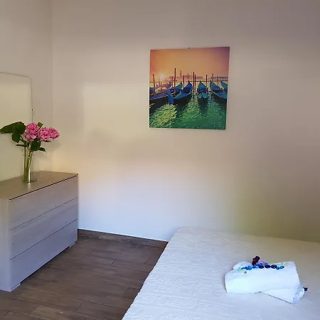 New & Modern 2 Bedroomed Mare באדזי