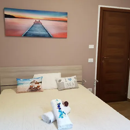 New & Modern 2 Bedroomed Mare באדזי
