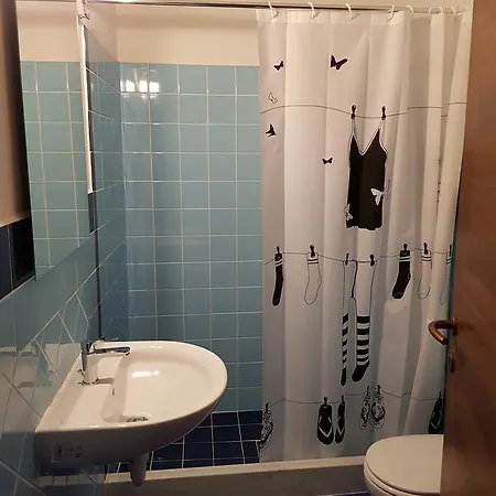 New & Modern 2 Bedroomed Mare דירה באדזי