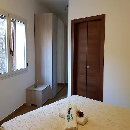 New & Modern 2 Bedroomed Mare באדזי