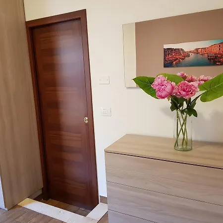 New & Modern 2 Bedroomed Mare דירה באדזי