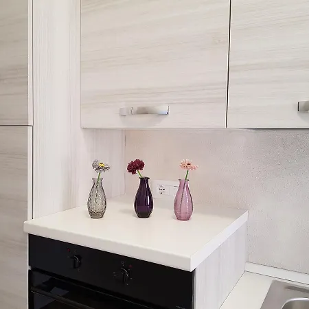 New & Modern 2 Bedroomed Mare * באדזי