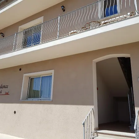 New & Modern 2 Bedroomed Mare דירה באדזי