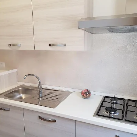 New & Modern 2 Bedroomed Mare דירה באדזי