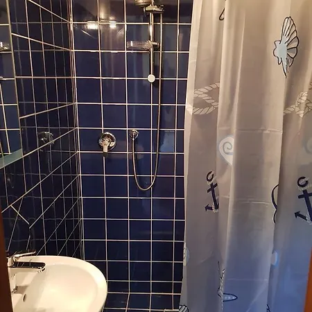 New & Modern 2 Bedroomed Mare דירה